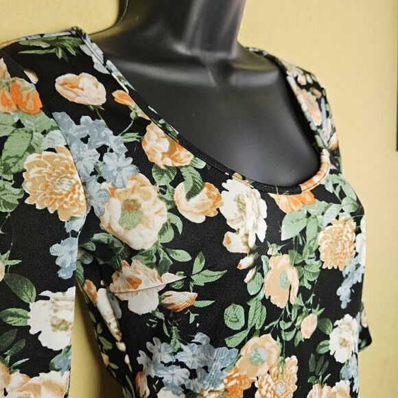 Forever 21 Floral Dress - Picture 2 of 7